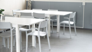 Stolar i en gemensamhetslokal